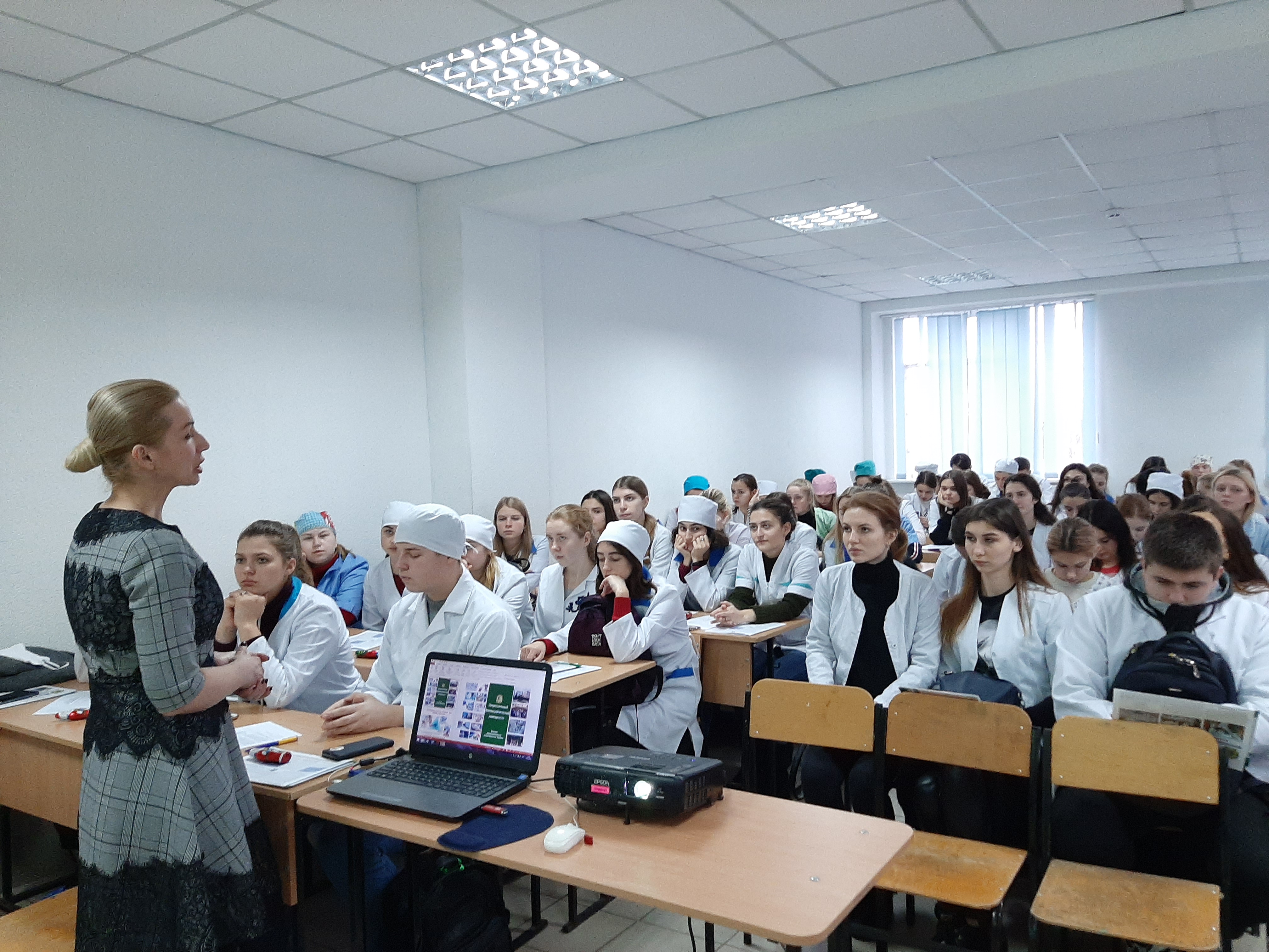 12 грудня 2019 р. - Зустріч завідувачів кафедри патологічної фізіології та кафедри соціальної фармації і представника приймальної комісії НФаУ з випускниками спеціальностей «223 Медсестринство» (Сестринська справа, Акушерська справа, Лікувальна справа) та «224 Технології діагностики та лікування» (Лабораторна діагностика) Харківського обласного медичного коледжу. 12 грудня 2019 р. - Зустріч завідувачів кафедри патологічної фізіології та кафедри соціальної фармації і представника приймальної комісії НФаУ з випускниками спеціальностей «223 Медсестринство» (Сестринська справа, Акушерська справа, Лікувальна справа) та «224 Технології діагностики та лікування» (Лабораторна діагностика) Харківського обласного медичного коледжу.
